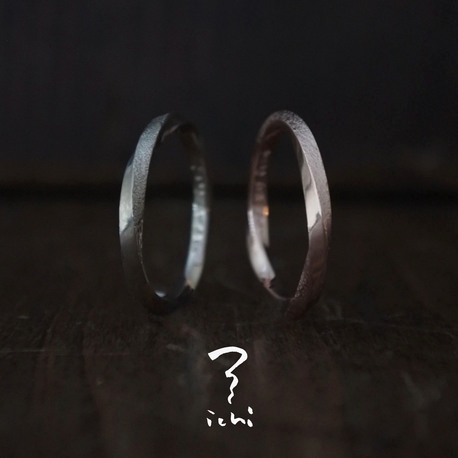 ichi:＜月光／げっこう＞Pt.K14PG そっと捻られたリングに月光が宿る