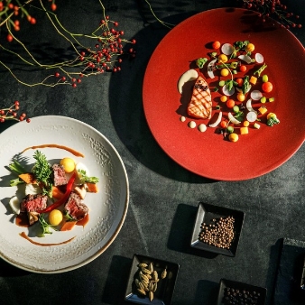 結婚式場：【料理重視派必見*】3万コース試食×JCB1万｜駅徒歩38秒