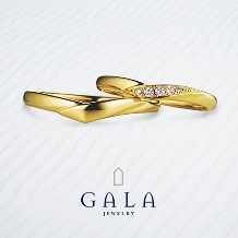 【GALA】ゴールドの色味がダイヤの存在感を引き立てる！Vラインで指長効果も♪