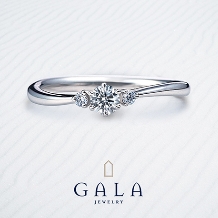 【GALA】ゆるやかなウェーブがそっとお指を包み込む、可愛らしいデザイン！