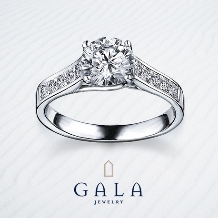 【GALA】＜0.7ct＞幅のあるアームに並ぶメレダイヤがゴージャスなデザイン