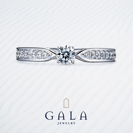 ＧＡＬＡ　ＪＥＷＥＬＲＹ:【GALA】贅沢にメレダイヤをあしらった、高級感漂う婚約指輪＊