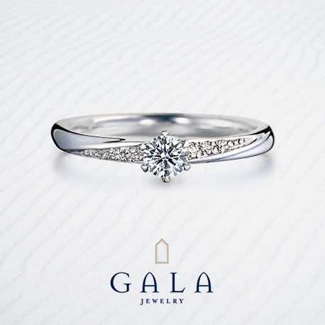 ＧＡＬＡ　ＪＥＷＥＬＲＹ:【GALA】アームの丸みに添ってセッティングされたメレの輝きが上品な婚約指輪。