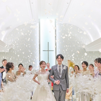 東京ベイ舞浜ホテル ファーストリゾート:《’26年秋の人気シーズンもお得に叶う☆》特別プラン ～2026/12月まで～《50名/215万～》:幻想的な純白のチャペルは花嫁をより一層美しく輝かせる