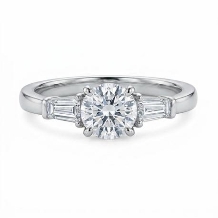 LEHAIM(レハイム):【レハイム】0.7カラットのテーパードダイヤ入付き婚約指輪
