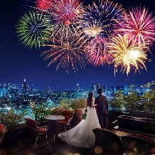 アニヴェルセル 表参道:【トワイライトプラン】夜景やイルミネーションが楽しめる大人ウェディング