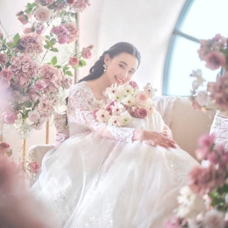 アニヴェルセル 表参道：愛され花嫁体験◆ドレス70万特典＆試着*憧れ大階段×3万美食