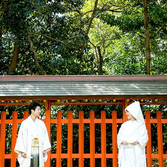 レストランひらまつ:【神社式＋食事会】6名様～OK！少人数ウエディングプラン《2020年4月まで》:市内の人気神社を多数紹介！経験豊富なスタッフが神社挙式からご提案します。厳かな挙式のあとはご親族とゆったりとした食事会を。レストランらしいおもてなしウエディングです。