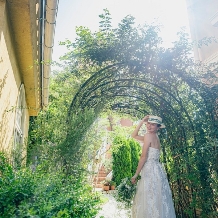 アネーリ　大宮　（旧　ヴィラ・デ・マリアージュさいたま）:【26年7-8月】<50名176万/60名187万>夏婚×貸切邸宅*光の大聖堂&料理&美容&ドレス2着など全部込プラン