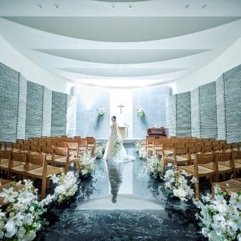 結婚式場：シルバーウィーク特別＊ドレス上限フリー◆石造りの教会入場体験