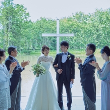 星野リゾート トマム 水の教会 国内でのリゾートウエディングでリゾート挙式を ゼクシィ