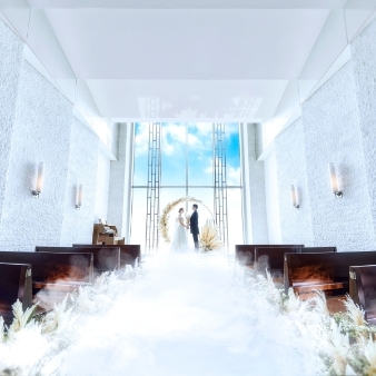 結婚式場：新横浜すぐ【宿泊＆150万特典】地上60m感動挙式×新作ドレス体験