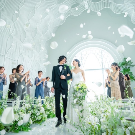 HILLTOP THE SQUARE　（ヒルトップ ザ スクエア）：純白大聖堂×緑・光・水が彩る空間★来館3万特典×150万優待
