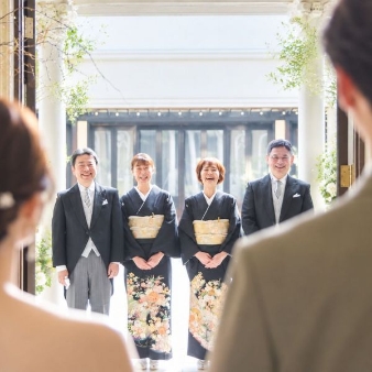 Sakurazaka RETREAT（桜坂リトリート）:「名古屋か地元か」迷っている方必見！地元婚応援キャンペーン:一日一組様完全貸切*自然感じる非日常空間で叶うアットホームウェディング◆少人数6名様～友人も招待して70名様までと幅広くご利用いただけます。【見学1件目】黒毛和牛食べ比べも楽しめる！4万円相当の豪華コース料理試食＆レストランペアランチチケット贈呈＆会場費ご優待（人数や時期により特典内容は変動します）★名古屋からのアクセスも安心！名古屋駅からの送迎バス往復サービスご用意。【組数限定】会場費、挙式料、ドレス＆タキシードなどの特別特典をご用意。