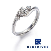 【ブルーリバー】日本初のダイヤモンドブランド。ウェーブするアームが華やかなリング