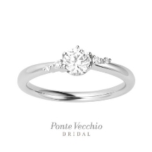 【ポンテヴェキオ】プリンチペッサ～ アームのダイヤの繊細な輝きが気品さを演出。
