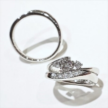 ＯＨＡＳＨＩ　ＢＲＩＤＡＬ（オオハシ・ブライダル）:【ブルーリバー】日本初のダイヤモンドブランド。ウェーブするアームが華やかなリング