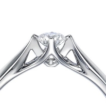 ＯＨＡＳＨＩ　ＢＲＩＤＡＬ（オオハシ・ブライダル）:【ロイヤルアッシャー】ダイヤが宙に浮いているかのような浮遊感、「ルフト」。