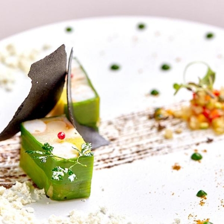 ソンブルイユ　ＯＳＡＫＡ　ＷＥＤＤＩＮＧ（ＳＯＭＢＲＥＵＩＬ　ＯＳＡＫＡ　ＷＥＤＤＩＮＧ）：【料理重視の方へ】星付きシェフ監修の美食×貸切おもてなし体験