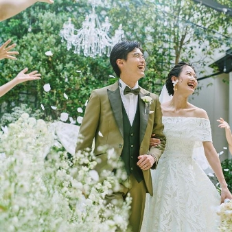 ソンブルイユ　ＯＳＡＫＡ　ＷＥＤＤＩＮＧ（ＳＯＭＢＲＥＵＩＬ　ＯＳＡＫＡ　ＷＥＤＤＩＮＧ）:【4ヶ月以内】最大120万円優待◆憧れをお得に叶える直前ウェディング:◆＜梅田好アクセス＞ガーデン付き邸宅を1日貸切に◆イタリア職人が手掛けた本物のステンドグラス輝くチャペルは必見！挙式後は大階段でフラワーシャワー◆大好評！ムービングルーフ付きの全天候型ガーデンテラス◆ゲストも大絶賛！本格フレンチは幅広い年齢層のゲストから大好評！◆内容盛りだくさんのフェアで魅力を体験しよう！