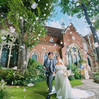 結婚式場：前日OK《150万優待＆アマギフ2万》緑溢れる貸切邸宅×豪華試食