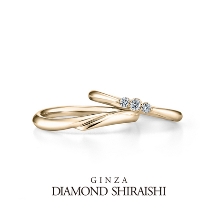 銀座ダイヤモンドシライシ:女性用のマリッジのダイヤ３石は、蝶々結びのリボンの輪を表現【レガーレ】