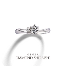 銀座ダイヤモンドシライシ:センターダイヤはサイドメレがあることでより美しく、大きく輝きます【プロミティア】