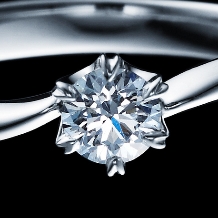 エクセルコ ダイヤモンド:【エクセルコ】女性らしい優美なウェーブのデザイン『エンゲージリング194S』