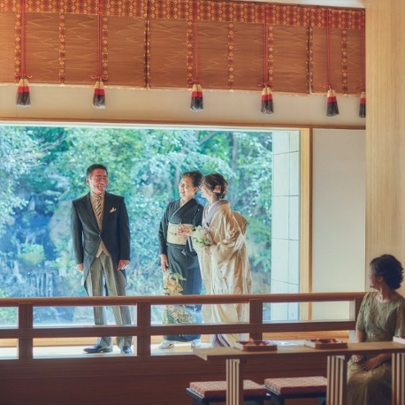 マリエール神水苑：【自然光差し込む和婚式】縁結びの神殿×広大な庭園見学◆試食付