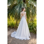 Mai BRIDE（マイブライド）:バックスタイルを美しく！こだわりの白ドレス