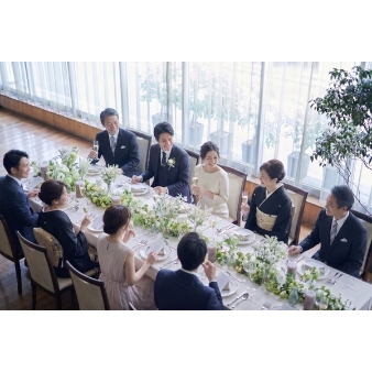 結婚式場：【6名52800円】最短60分で納得！上質料理で彩る顔合わせ婚