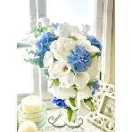 Bouquet DECO:白カラーとブルーの小花の清楚で可憐なキャスケードブーケ