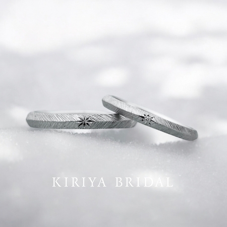 KIRIYA BRIDAL (宝石の桐屋):久音【冬】| 職人が刻み込む“糸鋸模様”が美しい逸品リング |