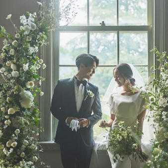 ティアラ・ザ クラシッククラブ:＜挙式フォトプラン＞26年6月末迄【40万】クラシックな一軒家で挙式＆広大な庭で撮影★ゼクシィnet限定:舞台となるのは岡山駅5分の立地でありながら1万坪の豊かな緑に囲まれた国の登録有形文化財。温かな少人数ウエディングから本格的なガーデンウェディングまで幅広くご提案。お二人らしさを叶えて。【来館特典】特選国産和牛等3品3万円相当を無料試食【1件目または午前来館特典】豪華ランチペア5千円分券プレゼント【成約特典】最大70万優待！ウェディング&カラードレス各10万円、お料理2千円分グレードアップ他