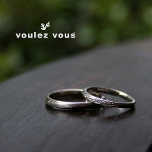 voulez vous（ヴーレ・ヴー）:ひねりを加えた斜めのラインで手元を美しく【Zephyr】