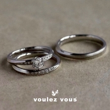 voulez vous（ヴーレ・ヴー）:ひねりを加えた斜めのラインが手元を美しく見せる 【Zephyr】