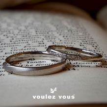voulez vous（ヴーレ・ヴー）:ひねりを加えた斜めのラインで手元を美しく【Zephyr】