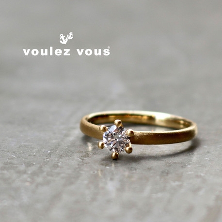 voulez vous（ヴーレ・ヴー）:大きな爪がダイヤの美しさをより引き立たせる【Milk Crown】