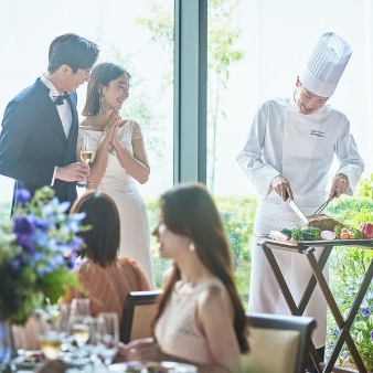 ＮＩＩＧＡＴＡ ＭＯＮＯＬＩＴＨ（新潟モノリス）:【2026年3月までお得！！】＼50名総額66万円分特典／さらに！！10万円分演出＆挙式料10万円プレゼント！！:披露宴会場にてローストビーフのフランベショーの演出