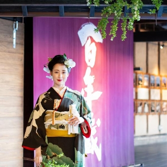 博多百年蔵（国登録有形文化財）：選べる衣裳多数！日本の花嫁の本来の美しさを引き出す婚礼衣裳