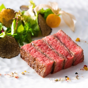 《人気のファーストフェア!》最新コーデ&演出体験×豪華試食