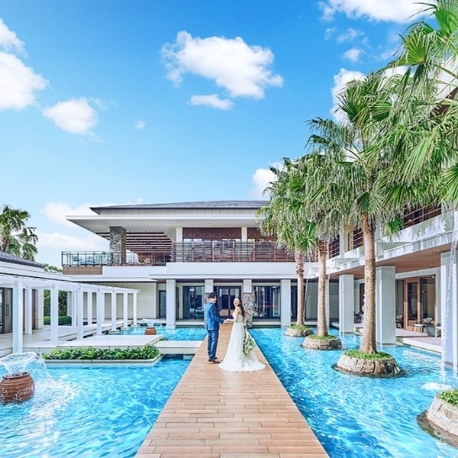 THE MEETS MARINA TERRACE（ザ・ミーツ マリーナテラス）：《豪華23大×ギフト券》光と緑溢れるチャペル&ドレス見学×和牛