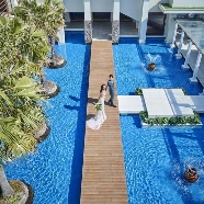 THE MEETS MARINA TERRACE（ザ・ミーツ マリーナテラス）：《豪華20大×ギフト券》光と緑溢れるチャペル&ドレス見学×和牛