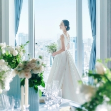 ラグナヴェール　プレミア &nbsp;ＬＡＧＵＮＡＶＥＩＬ　ＰＲＥＭＩＥＲ:【最大70万円優待】＊ウエディングドレス1点 選び放題＊26年8月迄｜50名287万→217万