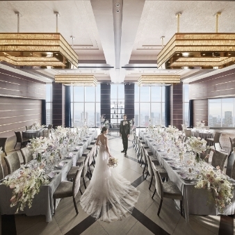 結婚式場：＼150万優待&amp;最大7万ギフト／地上150m天空チャペル×豪華試食付