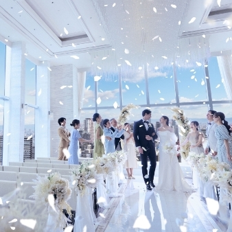 結婚式場：月末BIG【総額8万ギフト×150万優待】空と光*天空チャペル＆美食