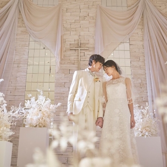 Flairge Sweet（フレアージュ　スウィート）:【SIMPLE WEDDING】平日挙式プラン:【フォトジェニックな邸宅を貸切に】緑×光の豊かな空間でおもてなしウエディング！700坪の一軒家をまるごと貸切って、アットホームな一日が過ごせる。会場や併設されたガーデンを、シックから大人可愛いコーディネートまで自在におしゃれに演出して！どこも絵になる空間で、フォトジェニックなウエディングを。