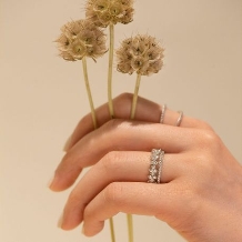 JOIE de treat. (ジョア ドゥ トリート）:【婚約・結婚指輪に】どこから見てもダイヤが輝く、上品な華やかさが魅力的