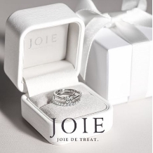 JOIE de treat. (ジョア ドゥ トリート）:【婚約・結婚指輪】どこから見てもダイヤが輝く、上品な華やかさが魅力的なエタニティ