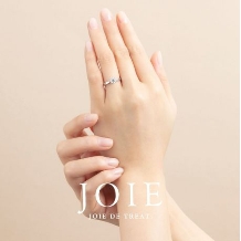 JOIE de treat. (ジョア ドゥ トリート）:【シンプルモダン×王道の婚約指輪】潔いフォルムが印象的な洗練されたデザイン